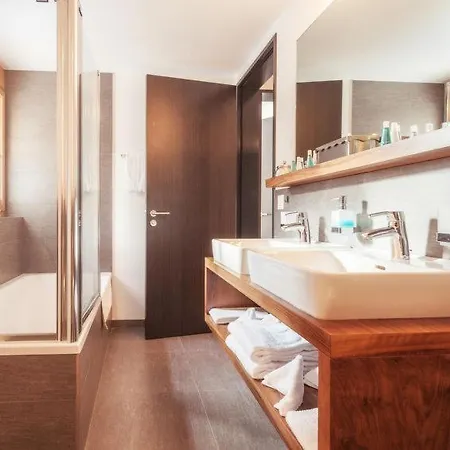 Sleeps 8 Pool Wifi شقة
