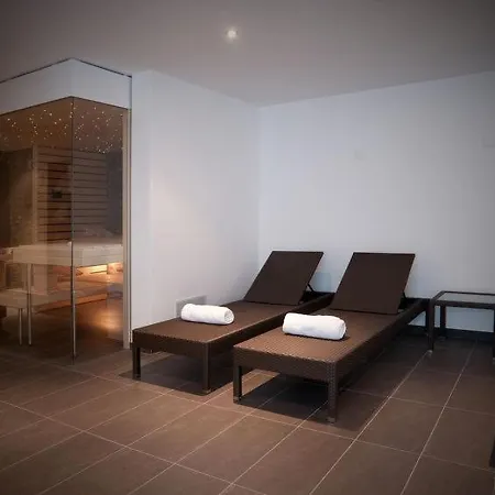 Sleeps 8 Pool Wifi شقة *